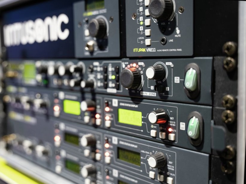 INTUSONIC INTUWORX DLA26, zónový distributor 2-v-6