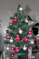 Vánoční dekorační ozdoby, 3,5 cm, fialové se třpytkami, 48 ks - použito (8350129R)
