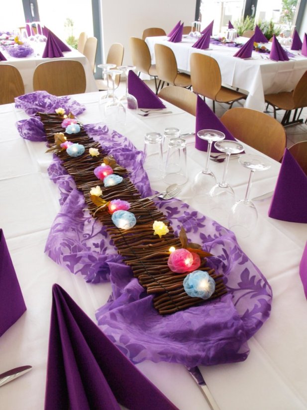 Běhoun s květy růže a LED osvětlením, 120cm