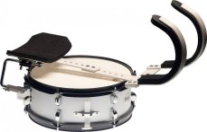 Stagg MASD-1455, pochodový buben rytmický 14" x 5,5" s postrojem, bílý Stagg MASD-1455, pochodový buben rytmický 14" x 5,5" s postrojem, bílý