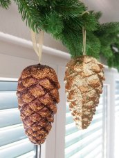 Šiška na zavěšení, se zlatým glittrem, 18 cm, 1 ks Šiška na zavěšení, se zlatým glittrem, 18 cm, 1 ks