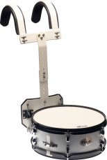 Stagg MASD-1455, pochodový buben rytmický 14" x 5,5" s postrojem, bílý Stagg MASD-1455, pochodový buben rytmický 14" x 5,5" s postrojem, bílý