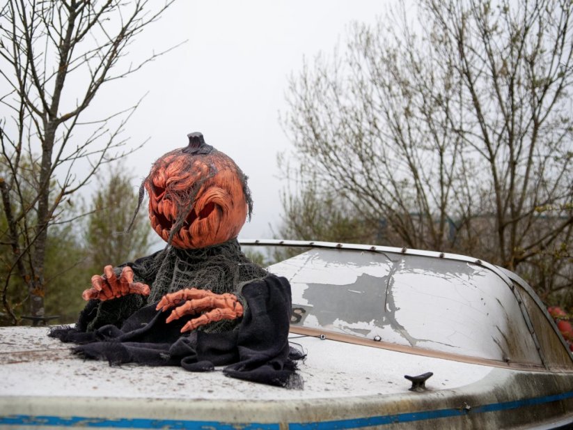 Halloween dýňové zombie torzo, 50 cm