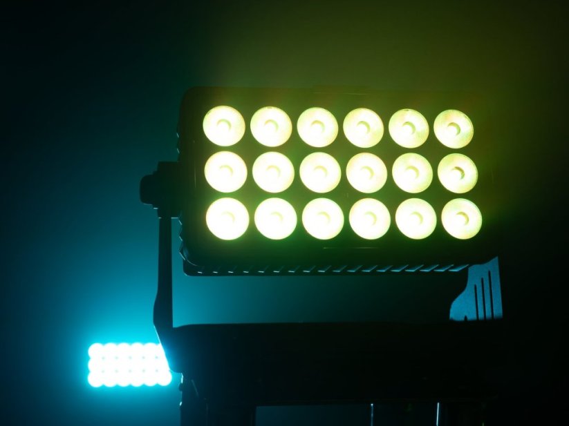 Eurolite IP 18x10W, AKKU Multiflood RGBW Wash CRMX