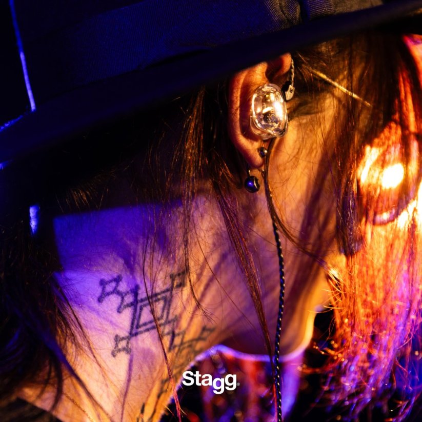 Stagg SPM-435 BK, 4-driver in-ear sluchátka, černá